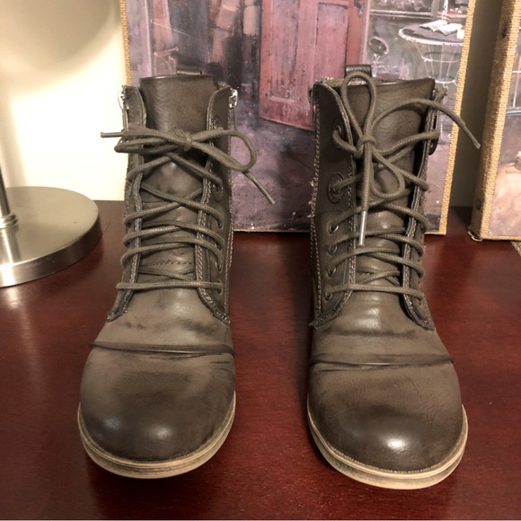 American Rag combat boot size 8. Greyish Purple color. - Picture 3 of 9